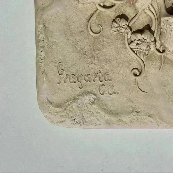 Stunning clay bas relief wild strawberries wall hanging sculpture - Picture 3 of 6